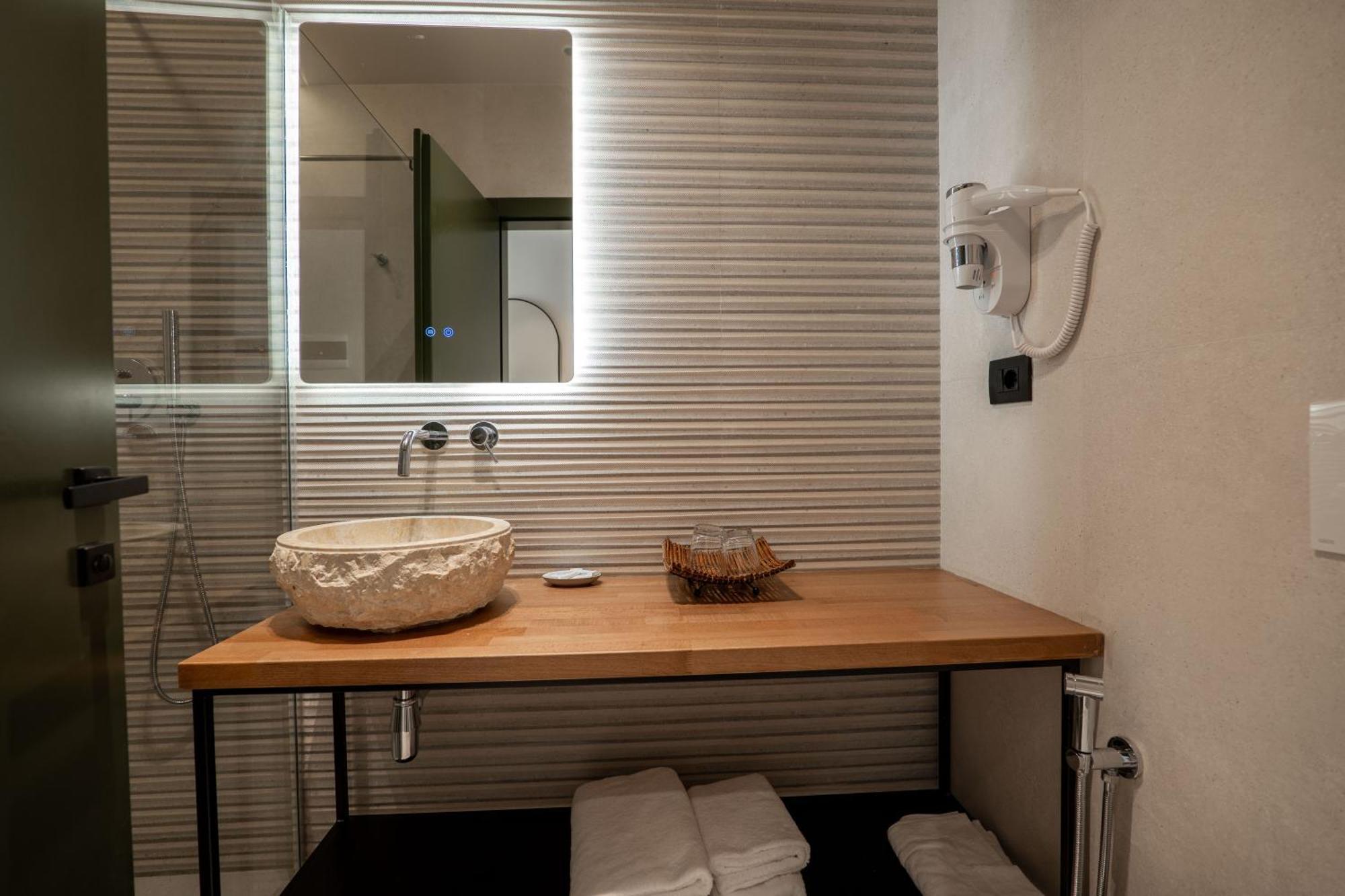 Kamara Hotel *